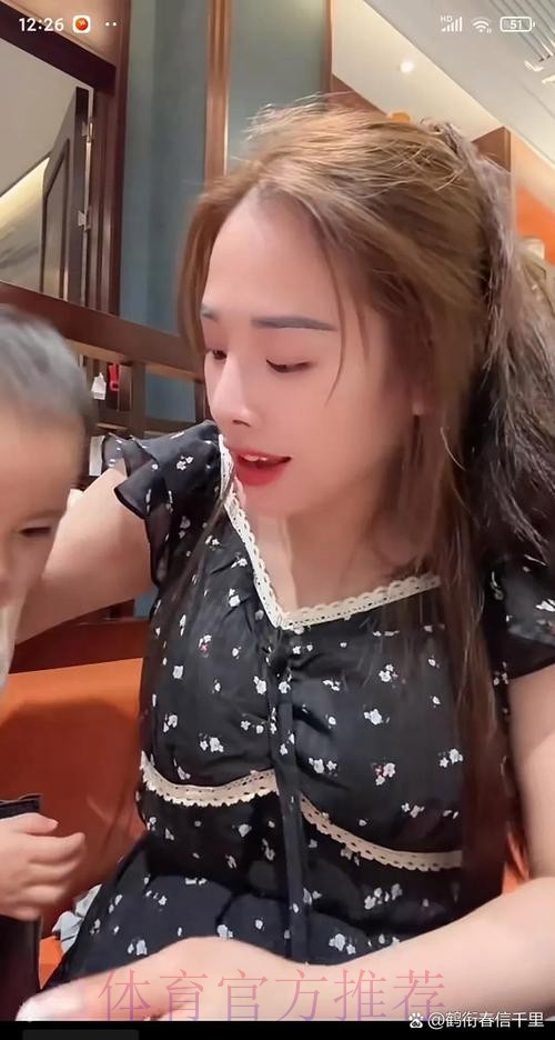 越南U23功臣范明福女友曝光,抖音红人黄兰英坐拥370万粉丝 越南U23功臣范明福女友曝光,抖音红人黄兰英坐拥370万粉丝